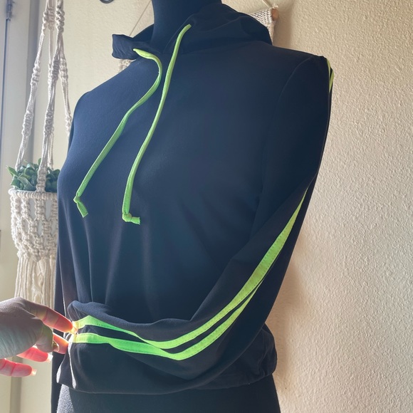 black active hoodie for woman - Picture 3 of 6